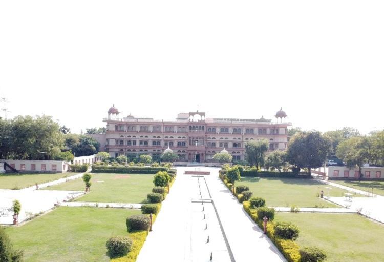 Umaid Palace - A Lakeside Heritage Palace Resort Near Jaipur Close To Bhangarh & Chand Baori Stepwell Abhaneri Dubbī Exterior foto
