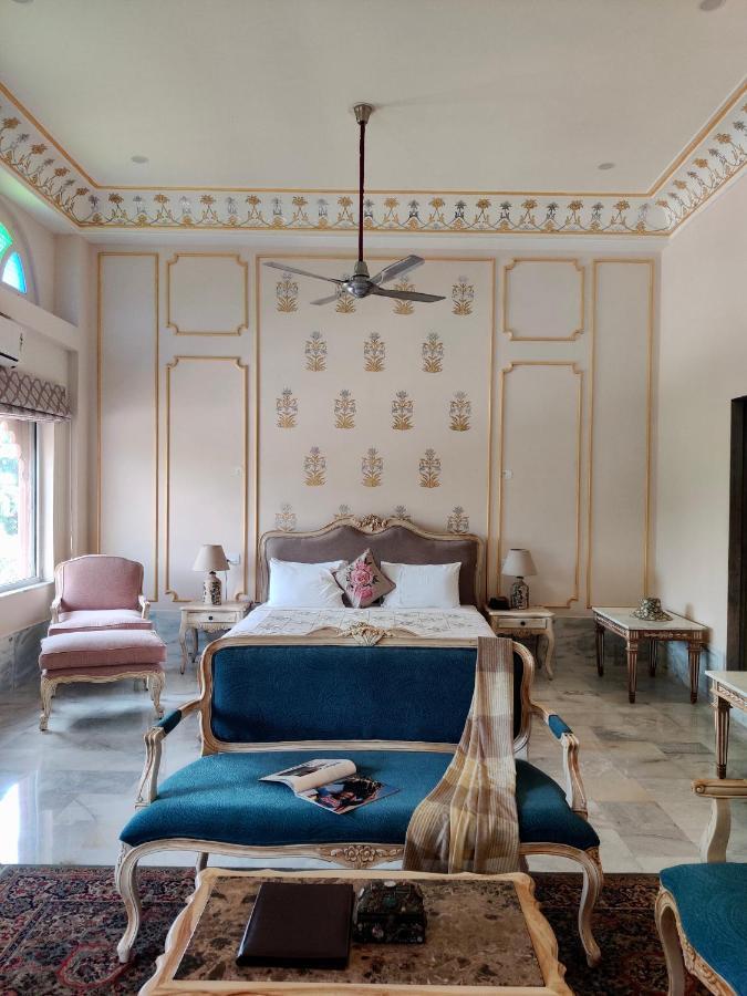 Umaid Palace - A Lakeside Heritage Palace Resort Near Jaipur Close To Bhangarh & Chand Baori Stepwell Abhaneri Dubbī Exterior foto