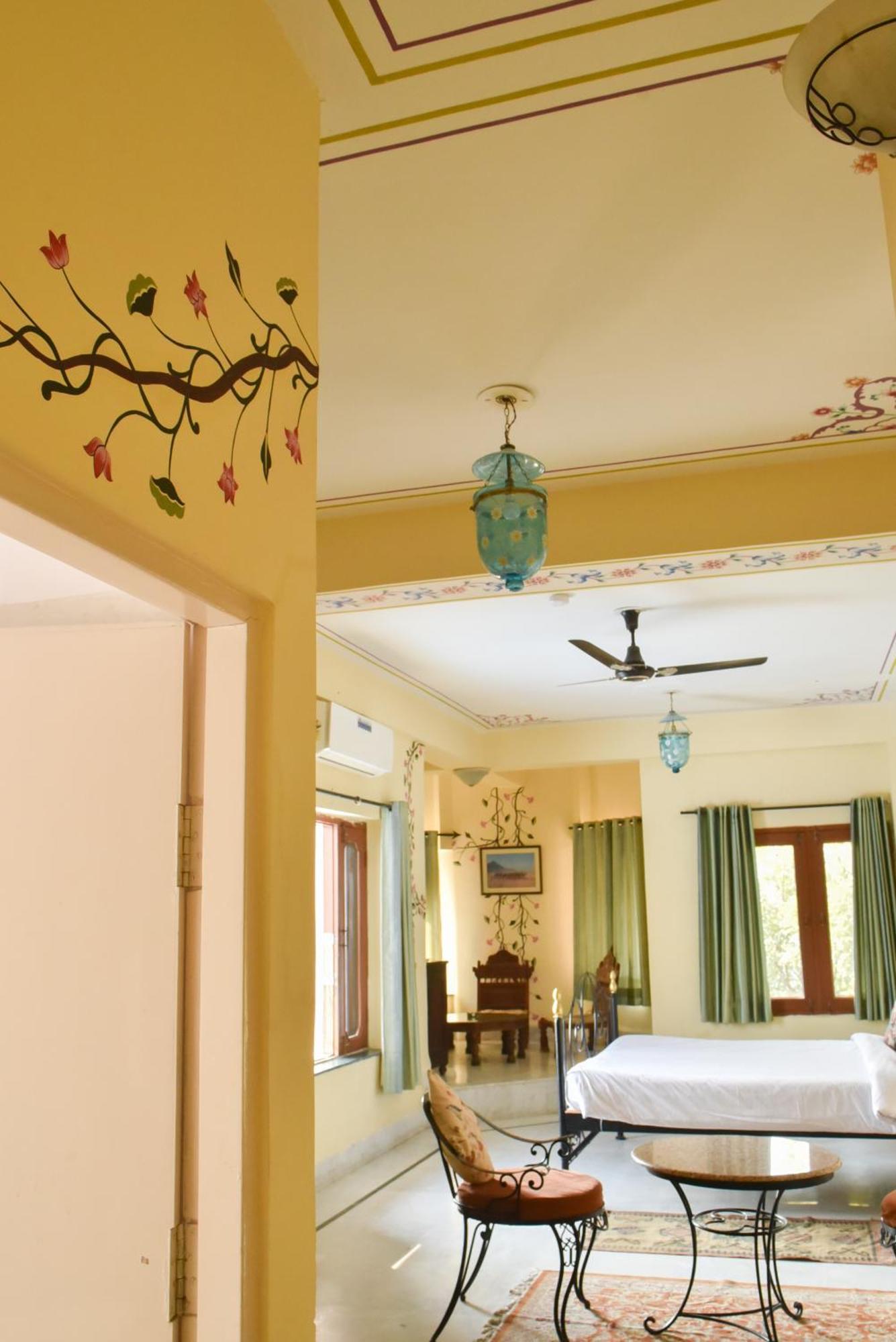 Umaid Palace - A Lakeside Heritage Palace Resort Near Jaipur Close To Bhangarh & Chand Baori Stepwell Abhaneri Dubbī Habitación foto